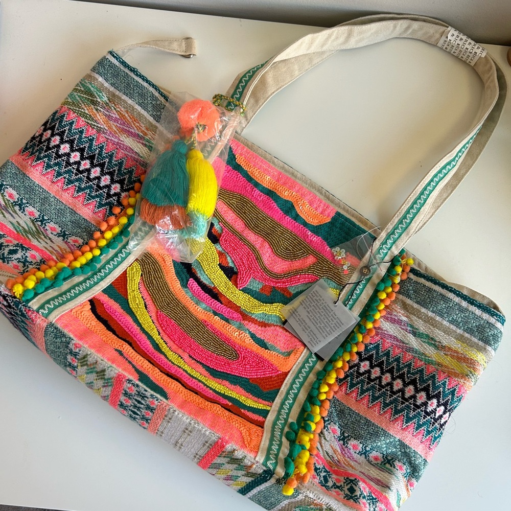 America & Beyond Tote Bag + earring and wallet inclusions